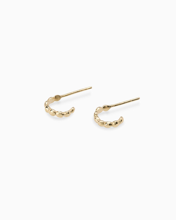 Pebble Huggies | Yellow Gold