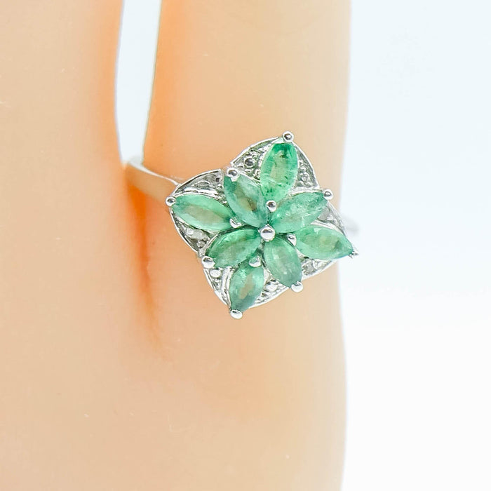 Sterling Silver Emerald Floral Ring Size 5